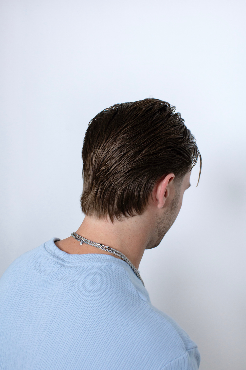 Studio portrait from behind, chain detail